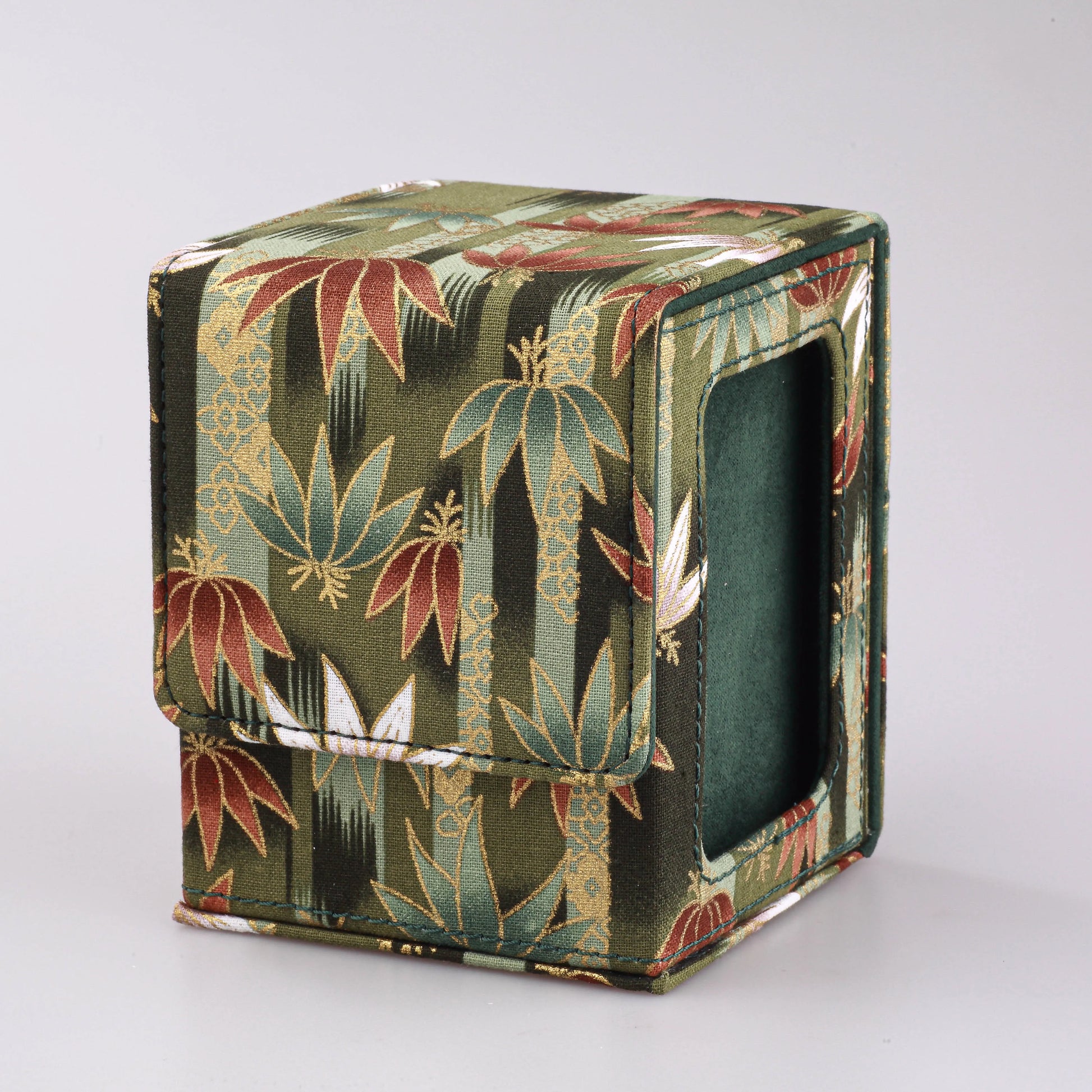 120+ trading card deck box with display window and magnetic lid